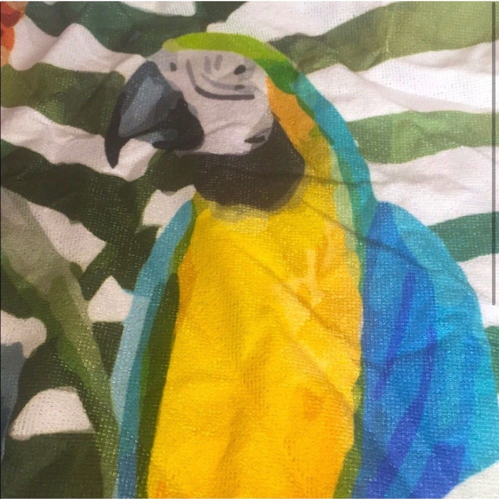 Tropical ๐ด Paradise Toucan Parrot ๐ฆ Round Beach ๐ Towel NWOT - Picture 2 of 7